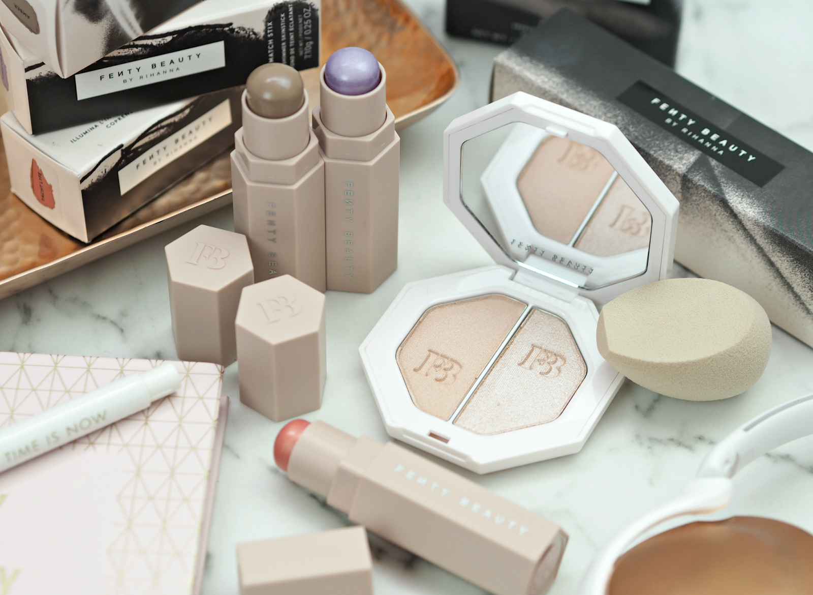  
    
       Det er her! Rihannas Fenty Beauty Collection  
    
  
    
	 Det er her! Rihannas Fenty Beauty Collection!